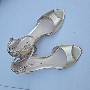 Guilhermina Anthropologie size 6 gold leather sandals